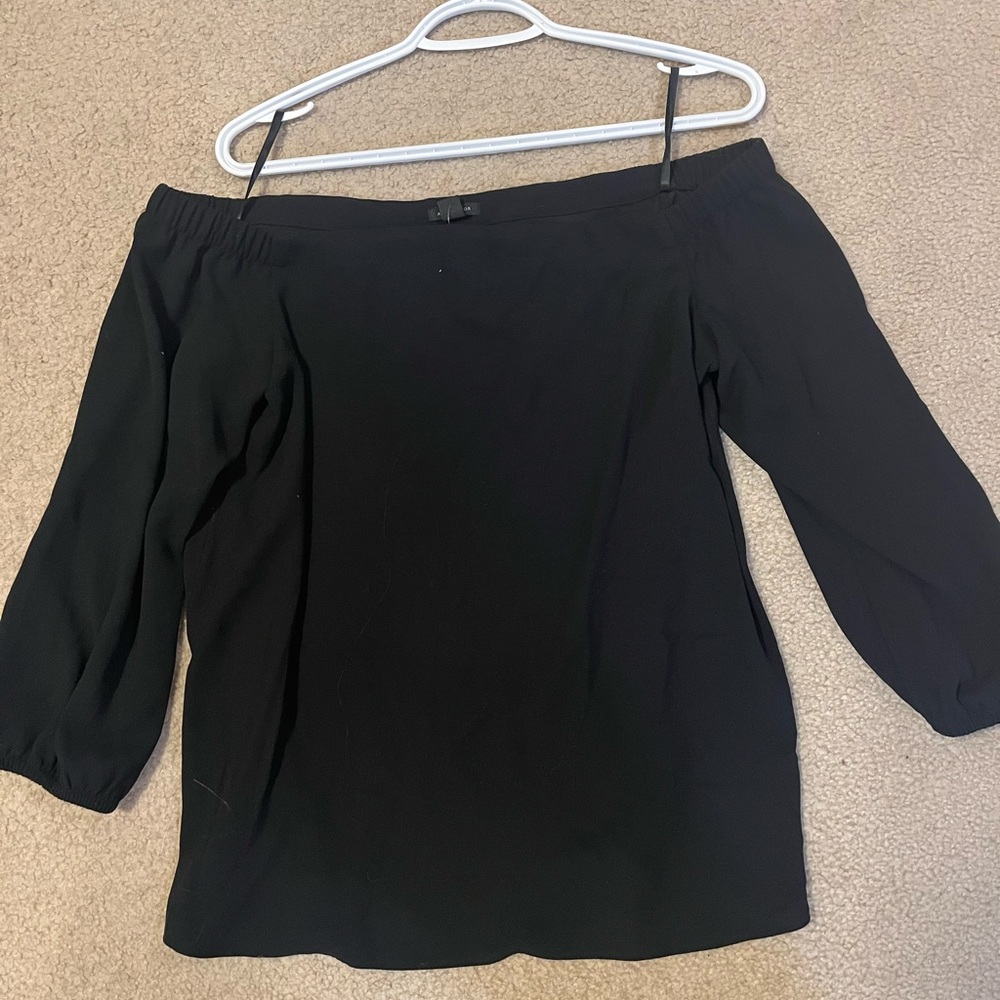 Ann Taylor off the shoulder top. Size medium.